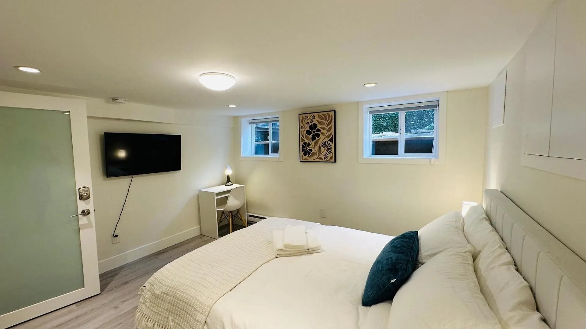 Quiet Basement Suite Steps From Quilchena Park In Vancouver 0*,  Canadá